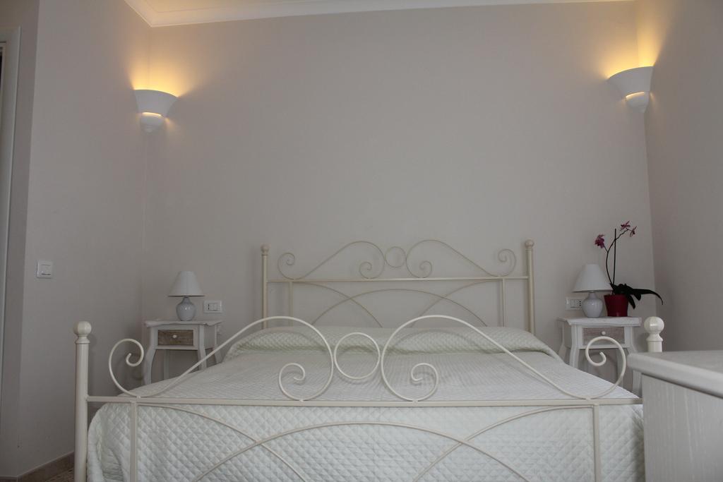 سورينتو B&B Il Giglio Bianco الغرفة الصورة