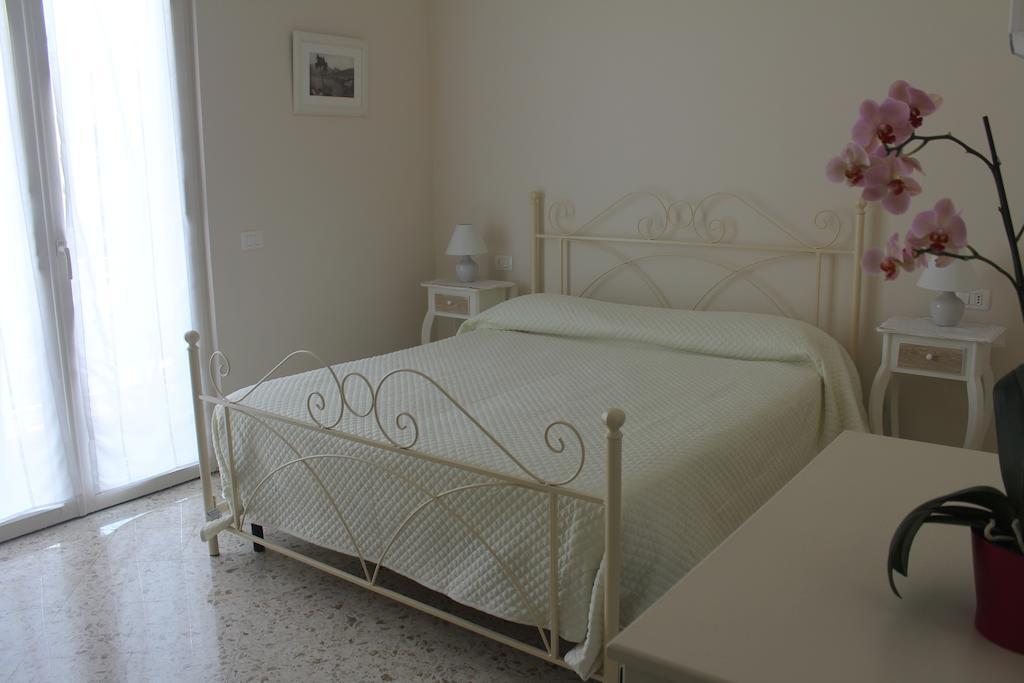 سورينتو B&B Il Giglio Bianco الغرفة الصورة
